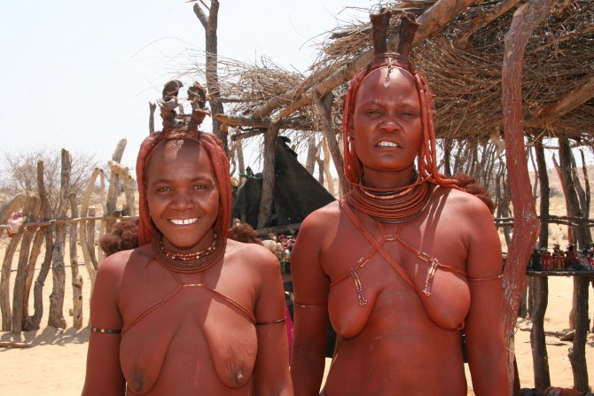 Die Himba in Namibia leben nahezu unberührt von der Zivilisation